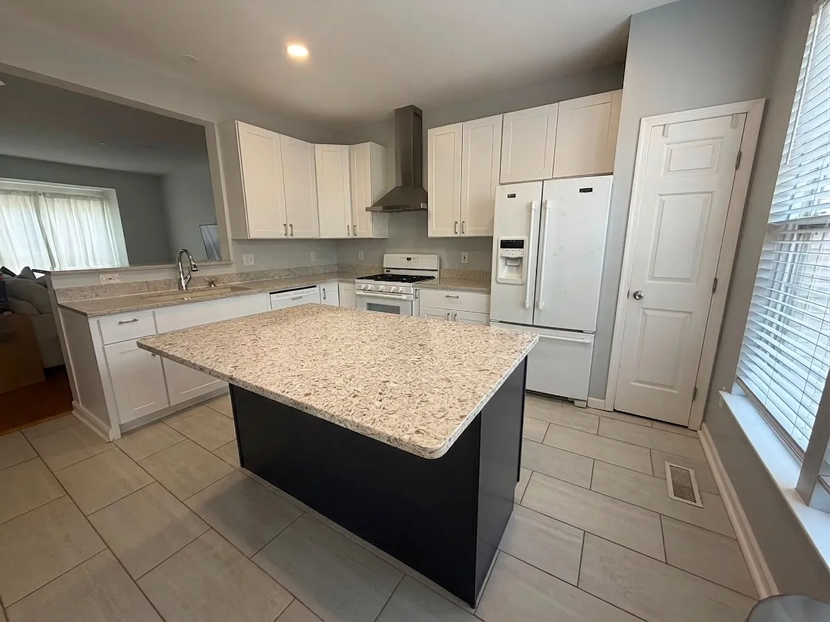 3 bed, 1400 sqft, $3,100 — Photo 2