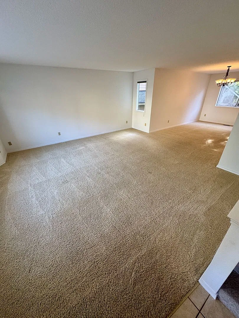 Spacious 4-Bedroom Mountain Park Home with A/C, Fenced Yard & 2-Car Garage — Photo 2