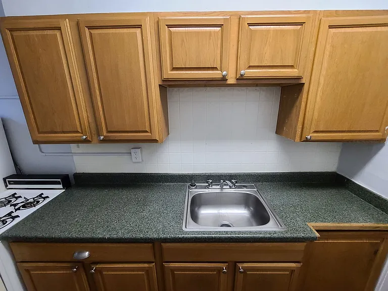 1625 East Ave — Photo 20