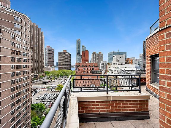 5th image of 210 E 36th St Penthouse D