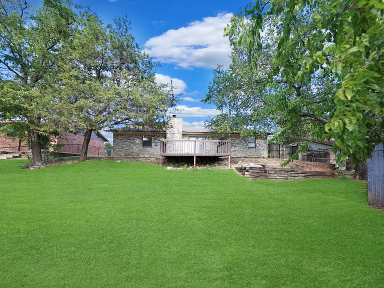 1415 Janet Ln — Photo 17