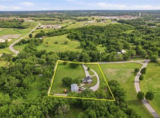 964 N 5th Hwy, Lansing, KS 66043