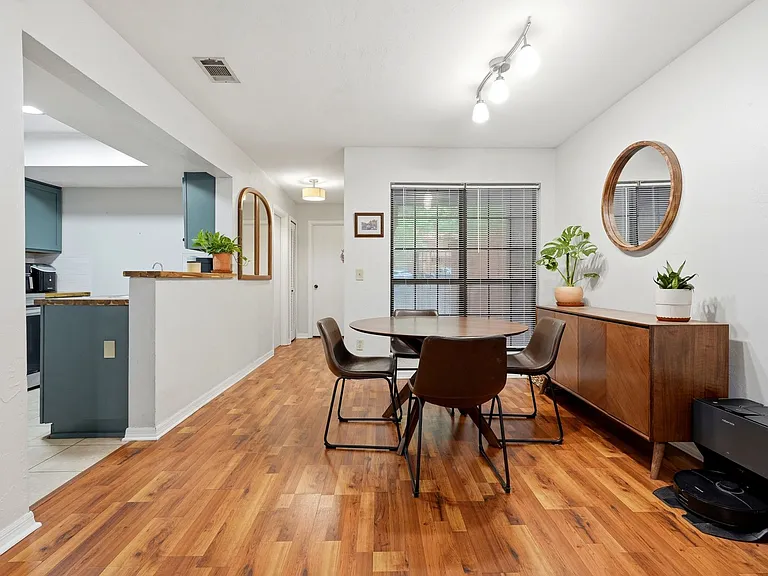 900 SW 62nd Blvd #B5 — Photo 3