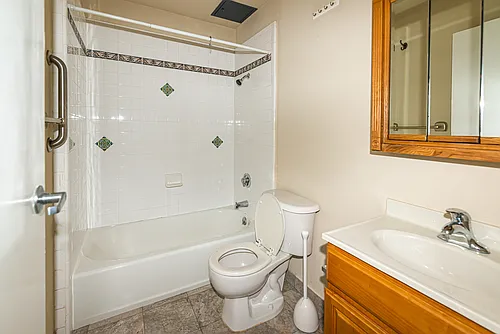 158 Caldecott Ln #1 Photo 1