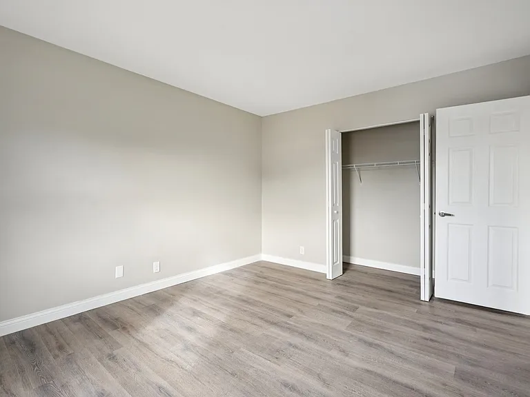 Charleston Square Apartments — Photo 36