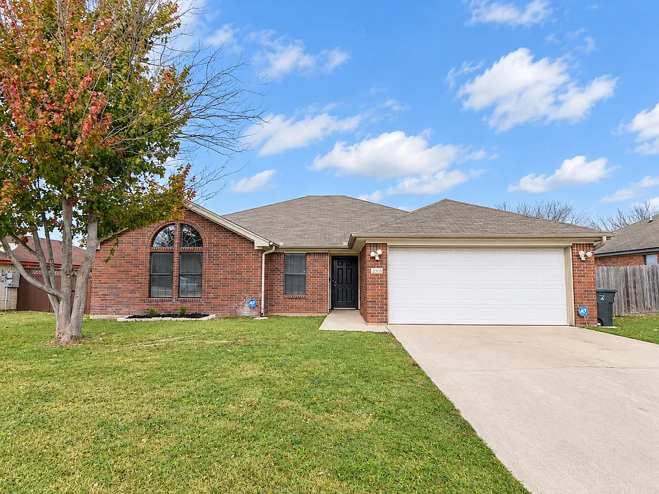 2805 Bigleaf Dr