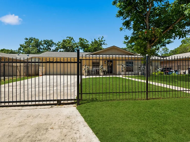 6807 Connie Mack St — Photo 14