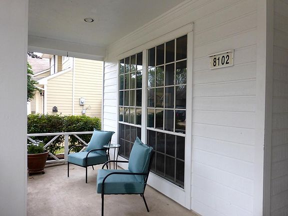 Great Inner lot! Peaceful Front Porch to Relax