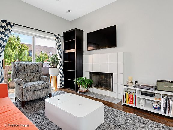 4th image of 1406 N Greenview Ave #3
