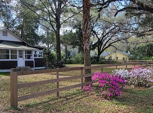 417 E End Rd, San Mateo, FL 32187