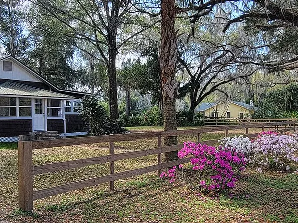 417 E End Rd, San Mateo, FL 32187