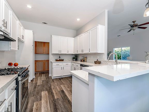 5th image of 49 Los Cabos Ln