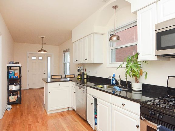4th image of 1511 W Wellington Ave APT 2