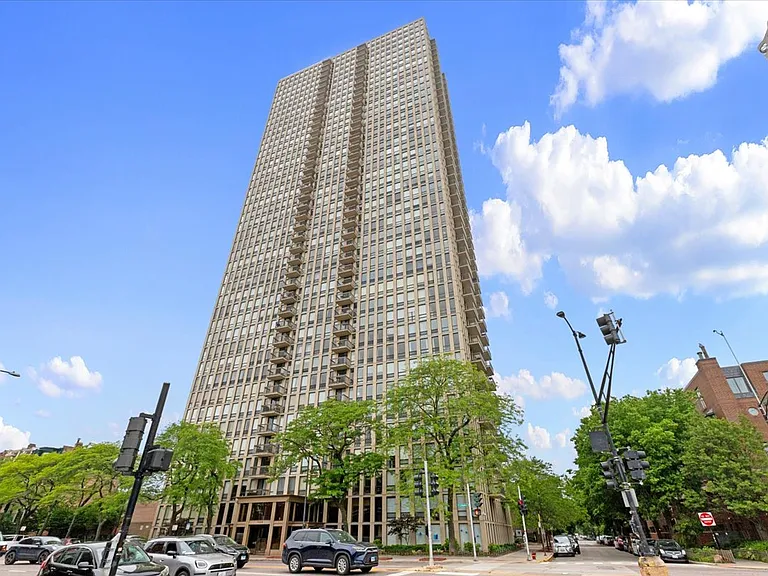 1660 N Lasalle St #707 — Photo 1