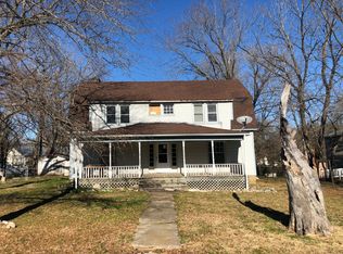 308 E 5th St, Pineville, MO 64856