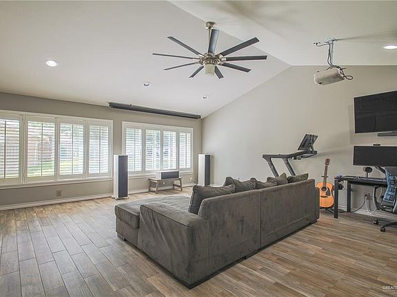 3rd image of 1101 Country Club Dr