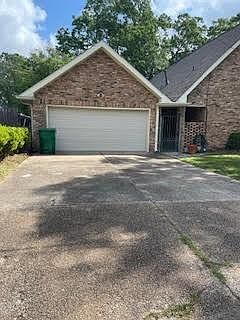4th image of 1000 Rural St