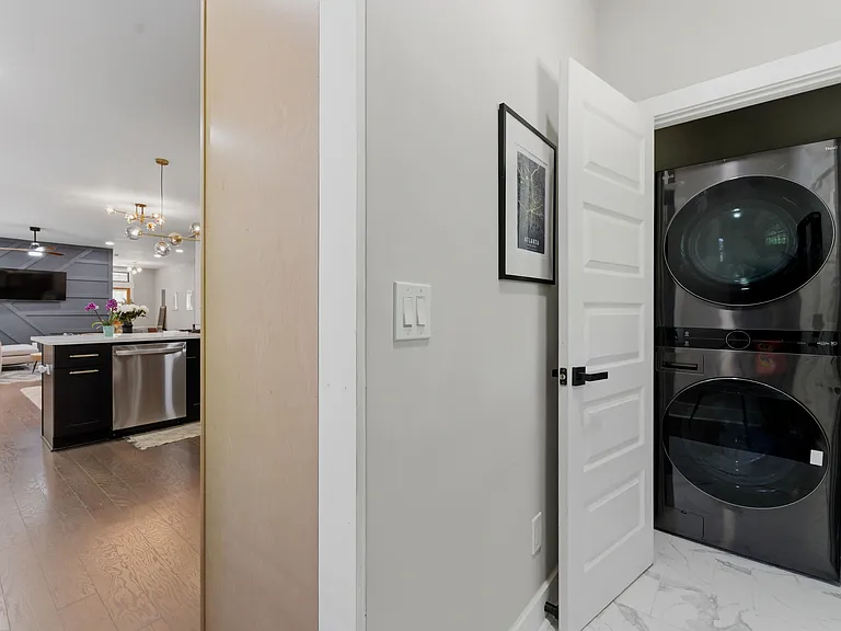 907 Beecher St SW — Photo 15