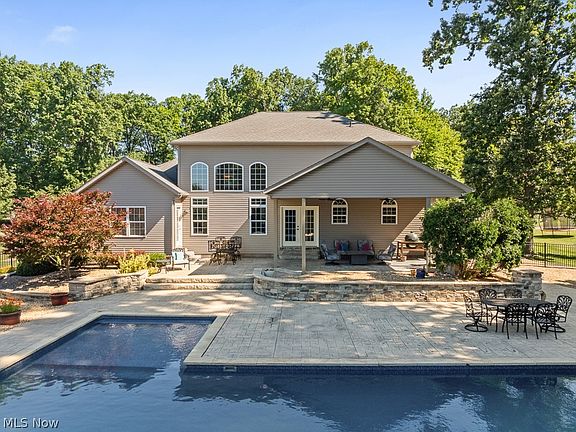 3rd image of 2820 Ashwood Dr