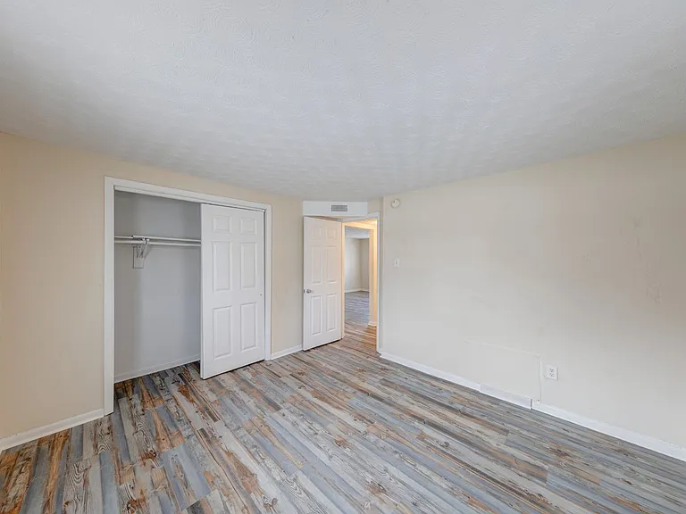 Lawrence Glen Apartments — Photo 16