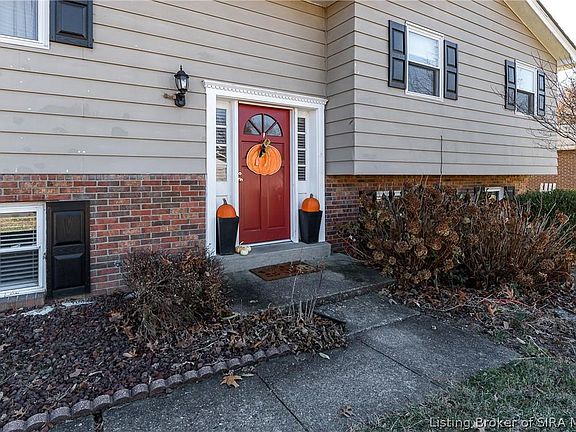 3rd image of 924 Castlewood Dr