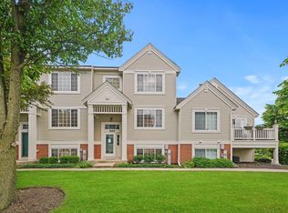 589 Cary Woods Cir, Cary, IL 60013