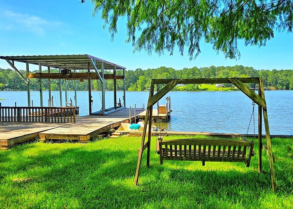 1st image of 260 Lake Dr