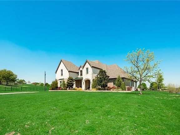 2nd image of 6817 Eastview Dr
