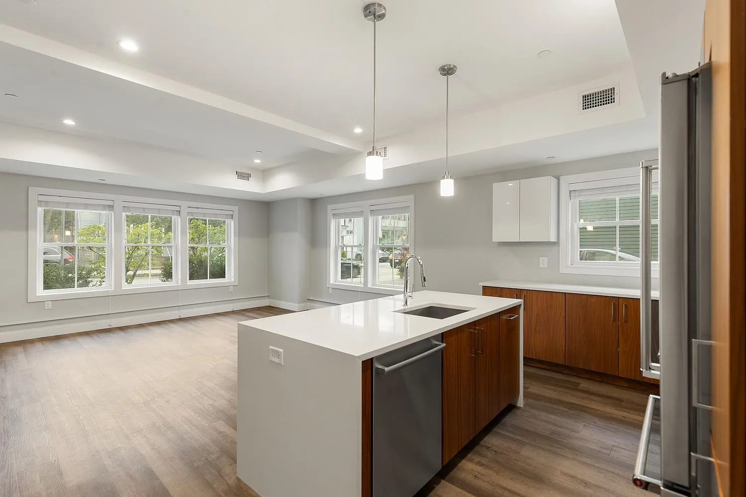 3 bed, 2.5 bath, 1408 sqft, $6,100 — Photo 4