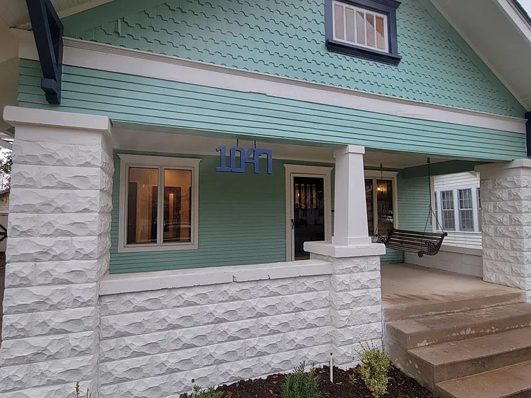 1047 N Coolidge Ave — Photo 2