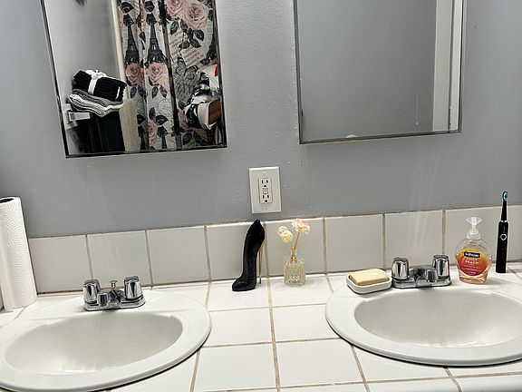 4th image of 2325 E Shaw Ave #103