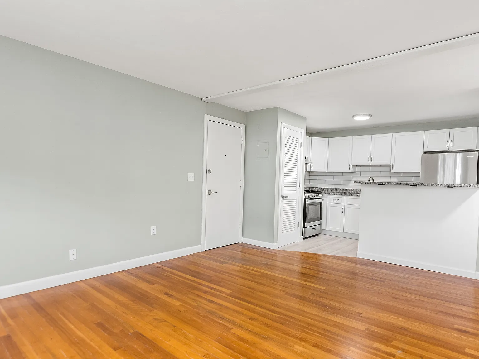1 bed, 800 sqft, $1,850 — Photo 3