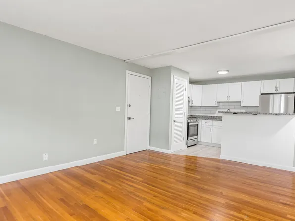 1 Elaine St #31, Hampton, NH 03842