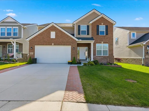 20975 Calabrese Dr, South Lyon, MI 48178