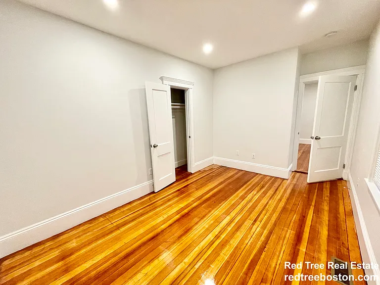 68 Bakersfield St #2 — Photo 10