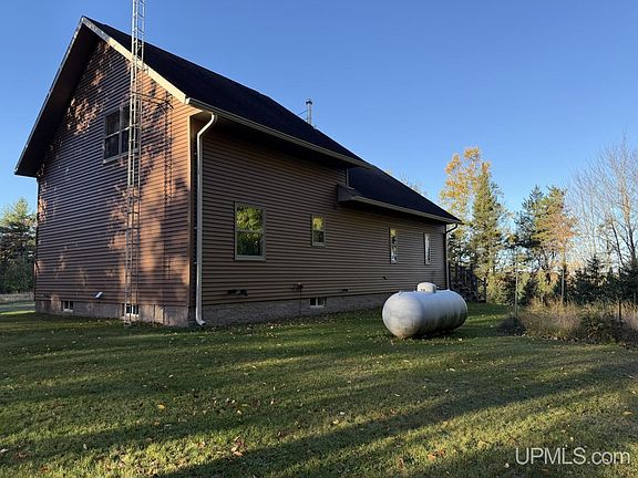 3rd image of 25455 Opal Rd