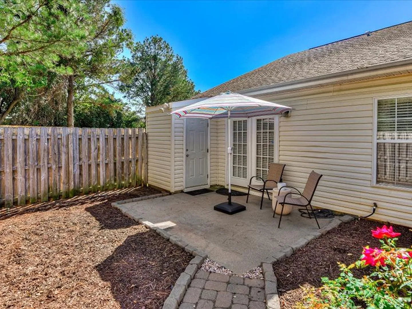 Now Available! - 41 Leigh Place — Photo 2