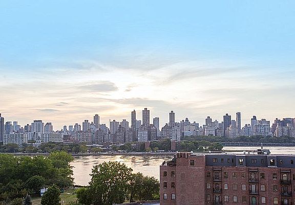 3rd image of 11-24 31st Ave APT 9D