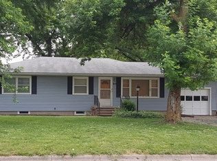 915 W 5th St, Newton, KS 67114