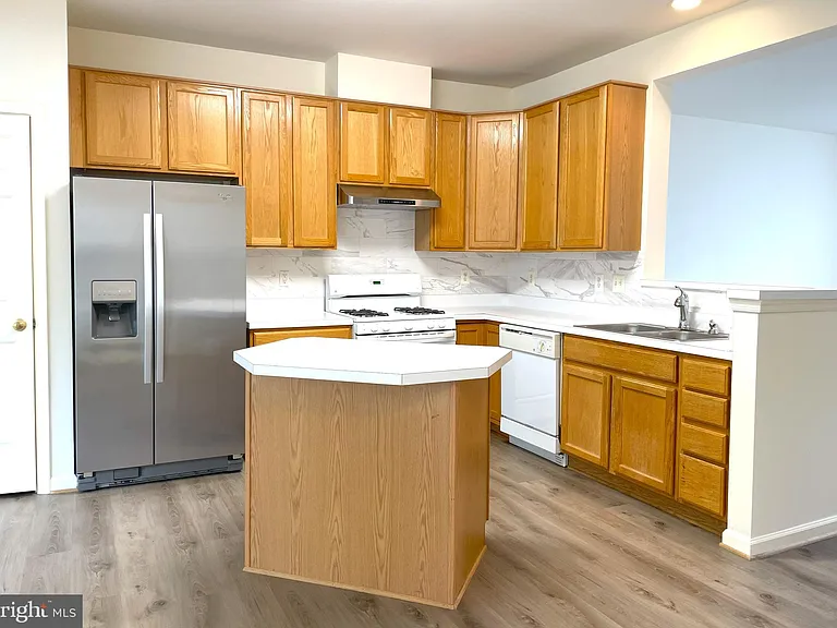 2540 Banshire Dr — Photo 11