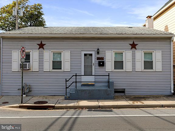 2nd image of 127 N Mulberry St