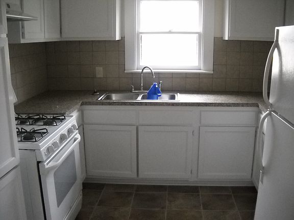 5th image of 2404 Altoona St