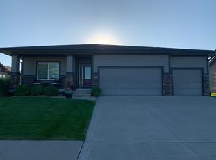 271 S 85th St, West Des Moines, IA 50266