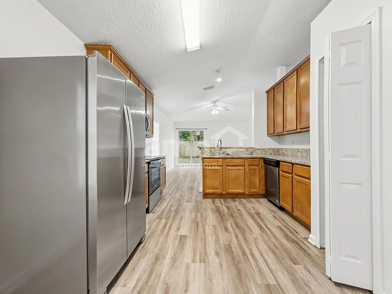 3 bed, 2.0 bath, 1680 sqft, $2,140 — Photo 4