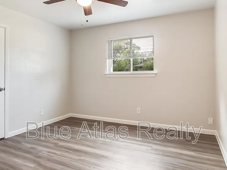 411 E Polk St #10 — Photo 8