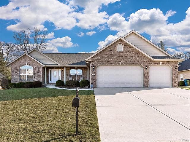 1st image of 66 Oak Leaf Dr