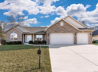 66 Oak Leaf Dr, Maryville, IL 62062