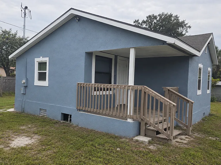 326 Idaho Ave — Photo 1