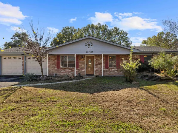 902 Blueridge Pkwy, Longview, TX 75605