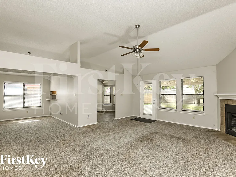 4742 Cornflower Dr — Photo 4